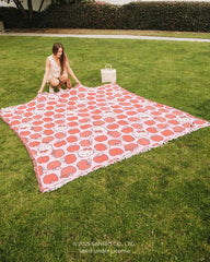 Hello KittyÂ® Apple - PARTY BLANKETâ¢